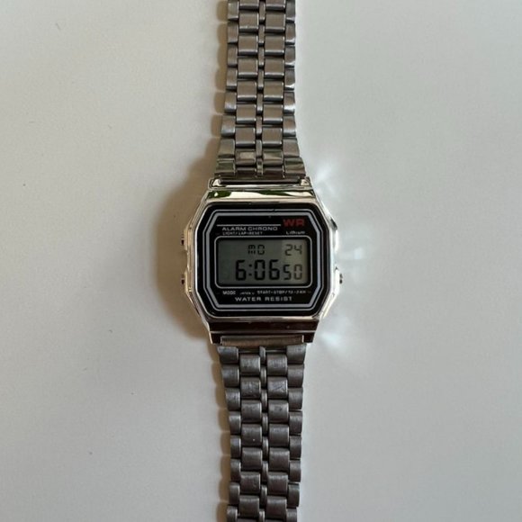 Y2K 2000s vintage retro silver waterproof stainless steel digital watch - Picture 3 of 7